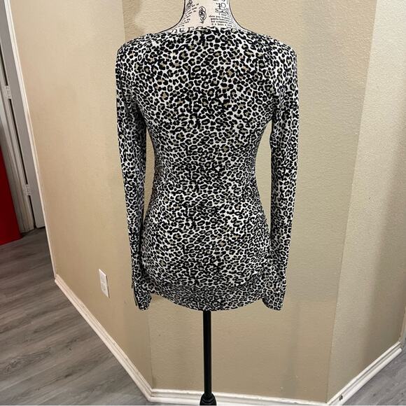 Ann Taylor ruched sides animal print top xs - Picture 3 of 8